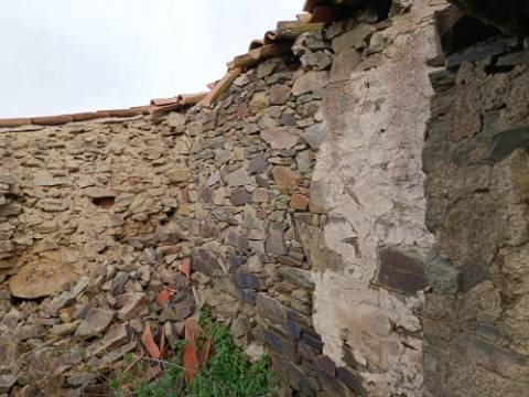 MORADIA DE ALDEIA - COM 37 M2 - PARA RECONSTRUIR - CORTE DA SEDA - ALCOUTIM - ALGARVE