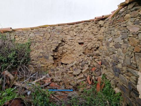 MORADIA DE ALDEIA - COM 37 M2 - PARA RECONSTRUIR - CORTE DA SEDA - ALCOUTIM - ALGARVE