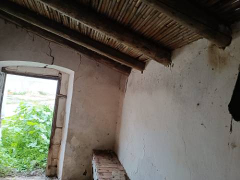 MORADIA DE ALDEIA - COM 37 M2 - PARA RECONSTRUIR - CORTE DA SEDA - ALCOUTIM - ALGARVE