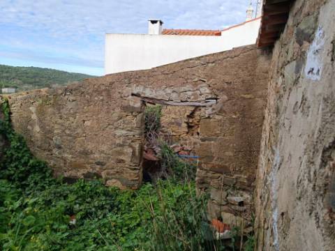 MORADIA DE ALDEIA - COM 37 M2 - PARA RECONSTRUIR - CORTE DA SEDA - ALCOUTIM - ALGARVE