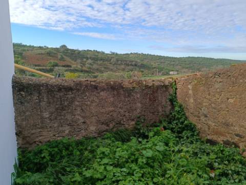 MORADIA DE ALDEIA - COM 37 M2 - PARA RECONSTRUIR - CORTE DA SEDA - ALCOUTIM - ALGARVE