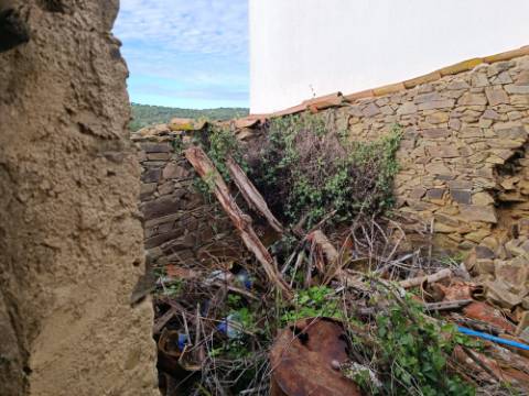 MORADIA DE ALDEIA - COM 37 M2 - PARA RECONSTRUIR - CORTE DA SEDA - ALCOUTIM - ALGARVE