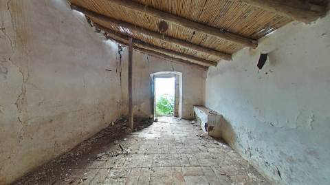 MORADIA DE ALDEIA - COM 37 M2 - PARA RECONSTRUIR - CORTE DA SEDA - ALCOUTIM - ALGARVE