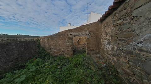 MORADIA DE ALDEIA - COM 37 M2 - PARA RECONSTRUIR - CORTE DA SEDA - ALCOUTIM - ALGARVE