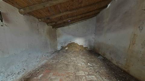 MORADIA DE ALDEIA - COM 37 M2 - PARA RECONSTRUIR - CORTE DA SEDA - ALCOUTIM - ALGARVE