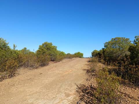 TERRENO COM 74.680 M2 - COM LAGO - POSSIBILIDADE DE CONSTRUÇÃO - TURISMO E HABITAÇÃO - PRÓXIMO A ALCARIA QUEIMADA - MONTE DAS PREGUIÇAS EM VAQUEIROS - ALCOUTIM