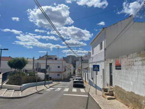 Moradia com Projeto Aprovado no Centro de Tavira