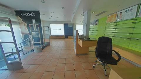 Oportunidade Imperdível em Olhão! Loja em Olhão com 335m2