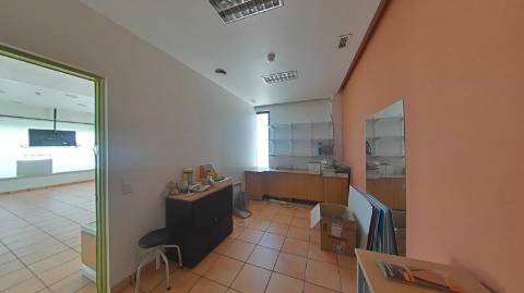 Oportunidade Imperdível em Olhão! Loja em Olhão com 335m2