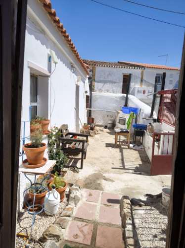 MORADIA TÉRREA - ISOLADA - COM FURO - COM TERRENO DE 600 M2 - CORTE PEQUENA - ODELEITE - CASTRO MARIM