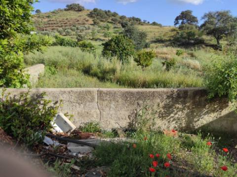 MORADIA TÉRREA - ISOLADA - COM FURO - COM TERRENO DE 600 M2 - CORTE PEQUENA - ODELEITE - CASTRO MARIM