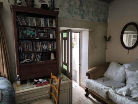 MORADIA TÉRREA - ISOLADA - COM FURO - COM TERRENO DE 600 M2 - CORTE PEQUENA - ODELEITE - CASTRO MARIM