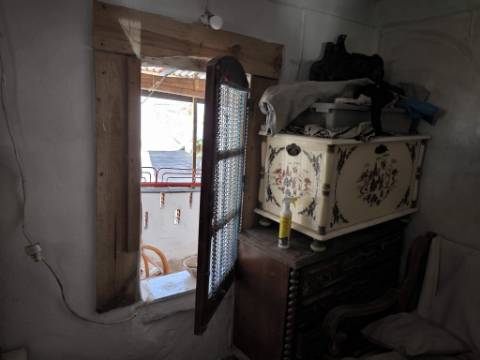 MORADIA TÉRREA - ISOLADA - COM FURO - COM TERRENO DE 600 M2 - CORTE PEQUENA - ODELEITE - CASTRO MARIM