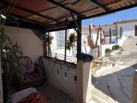 MORADIA TÉRREA - ISOLADA - COM FURO - COM TERRENO DE 600 M2 - CORTE PEQUENA - ODELEITE - CASTRO MARIM