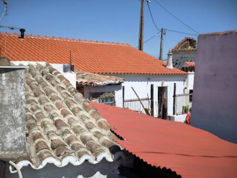 MORADIA TÉRREA - ISOLADA - COM FURO - COM TERRENO DE 600 M2 - CORTE PEQUENA - ODELEITE - CASTRO MARIM