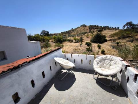 MORADIA TÉRREA - ISOLADA - COM FURO - COM TERRENO DE 600 M2 - CORTE PEQUENA - ODELEITE - CASTRO MARIM