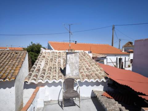 MORADIA TÉRREA - ISOLADA - COM FURO - COM TERRENO DE 600 M2 - CORTE PEQUENA - ODELEITE - CASTRO MARIM