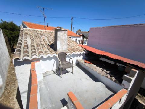 MORADIA TÉRREA - ISOLADA - COM FURO - COM TERRENO DE 600 M2 - CORTE PEQUENA - ODELEITE - CASTRO MARIM