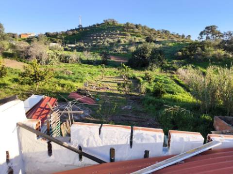 MORADIA TÉRREA - ISOLADA - COM FURO - COM TERRENO DE 600 M2 - CORTE PEQUENA - ODELEITE - CASTRO MARIM