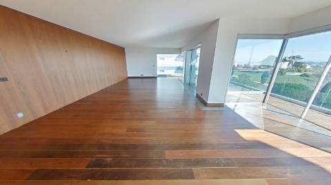 T4 de Luxo - Restelo