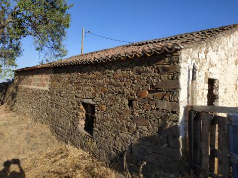 RUÍNA COM TERRENO E VISTA MAR NO MAGOITO EM ODELEITE - CASTRO MARIM