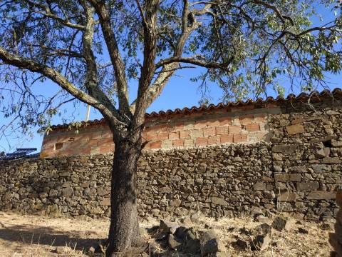 RUÍNA COM TERRENO E VISTA MAR NO MAGOITO EM ODELEITE - CASTRO MARIM