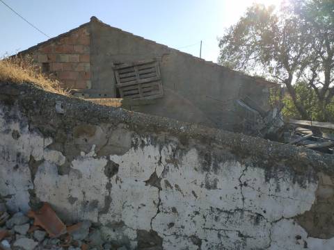 RUÍNA COM TERRENO E VISTA MAR NO MAGOITO EM ODELEITE - CASTRO MARIM