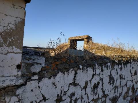 RUÍNA COM TERRENO E VISTA MAR NO MAGOITO EM ODELEITE - CASTRO MARIM