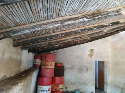 RUÍNA COM TERRENO E VISTA MAR NO MAGOITO EM ODELEITE - CASTRO MARIM