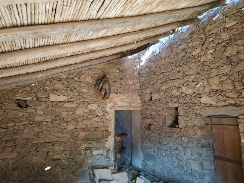 RUÍNA COM TERRENO E VISTA MAR NO MAGOITO EM ODELEITE - CASTRO MARIM