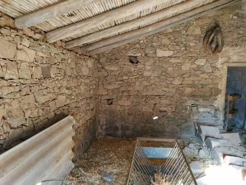 RUÍNA COM TERRENO E VISTA MAR NO MAGOITO EM ODELEITE - CASTRO MARIM