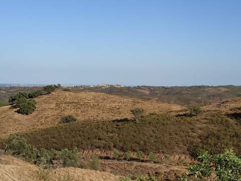 RUÍNA COM TERRENO E VISTA MAR NO MAGOITO EM ODELEITE - CASTRO MARIM