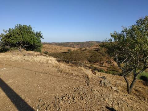 RUÍNA COM TERRENO E VISTA MAR NO MAGOITO EM ODELEITE - CASTRO MARIM