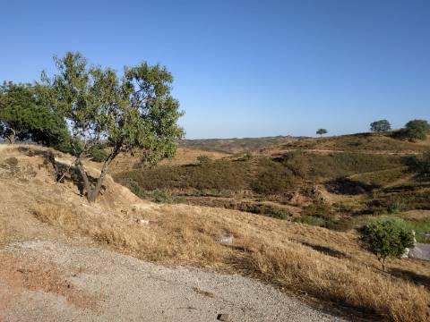 RUÍNA COM TERRENO E VISTA MAR NO MAGOITO EM ODELEITE - CASTRO MARIM