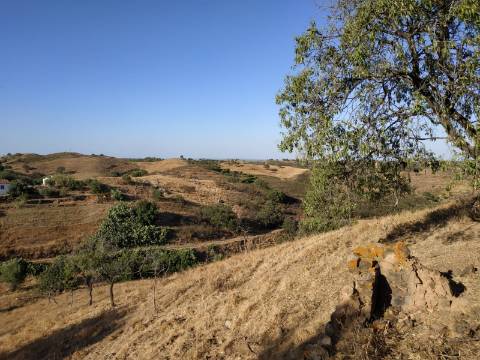 RUÍNA COM TERRENO E VISTA MAR NO MAGOITO EM ODELEITE - CASTRO MARIM