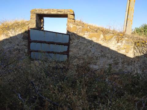 RUÍNA COM TERRENO E VISTA MAR NO MAGOITO EM ODELEITE - CASTRO MARIM