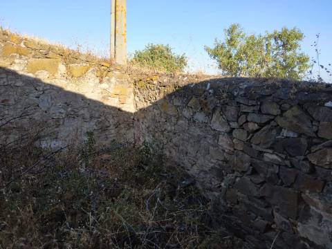 RUÍNA COM TERRENO E VISTA MAR NO MAGOITO EM ODELEITE - CASTRO MARIM