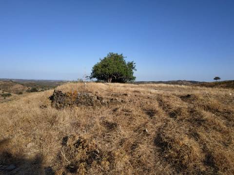 RUÍNA COM TERRENO E VISTA MAR NO MAGOITO EM ODELEITE - CASTRO MARIM