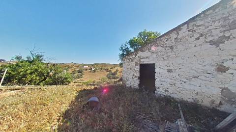 RUÍNA COM TERRENO E VISTA MAR NO MAGOITO EM ODELEITE - CASTRO MARIM