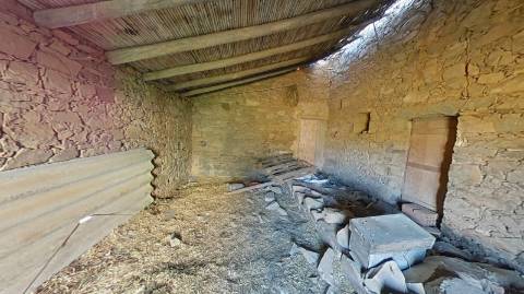 RUÍNA COM TERRENO E VISTA MAR NO MAGOITO EM ODELEITE - CASTRO MARIM