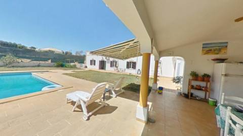 Moradia Típica T3 com piscina.