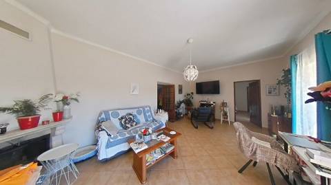 Moradia Típica T3 com piscina.