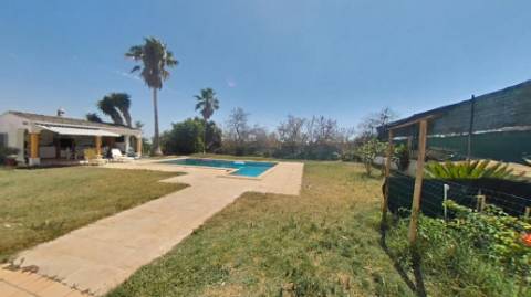 Moradia Típica T3 com piscina.