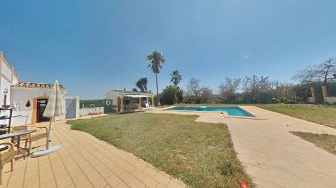 Moradia Típica T3 com piscina.