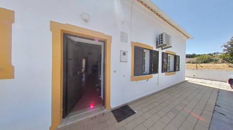 Moradia Típica T3 com piscina.