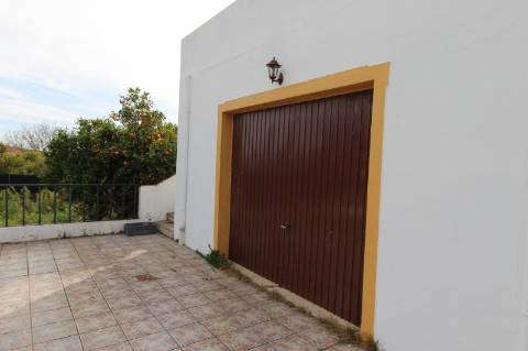 Moradia Típica T3 com piscina.