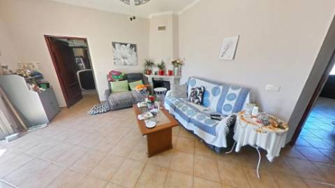 Moradia Típica T3 com piscina.