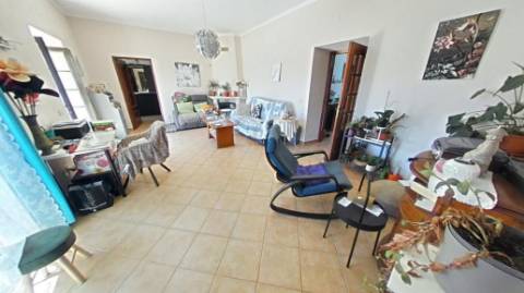 Moradia Típica T3 com piscina.