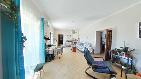 Moradia Típica T3 com piscina.