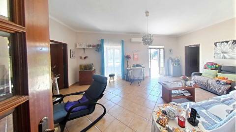 Moradia Típica T3 com piscina.